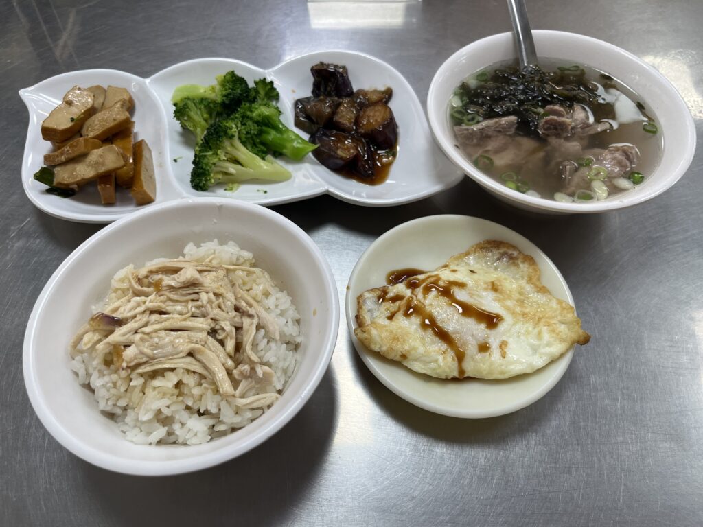 梁記嘉義雞肉飯